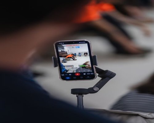Smartphone presenting a fictional beginner-friendly gaming demonstration to an attendee